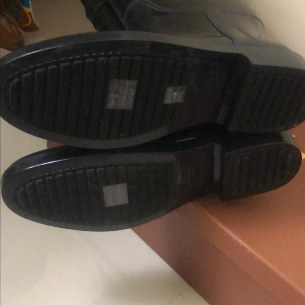 Coach - Picture 4 of 5